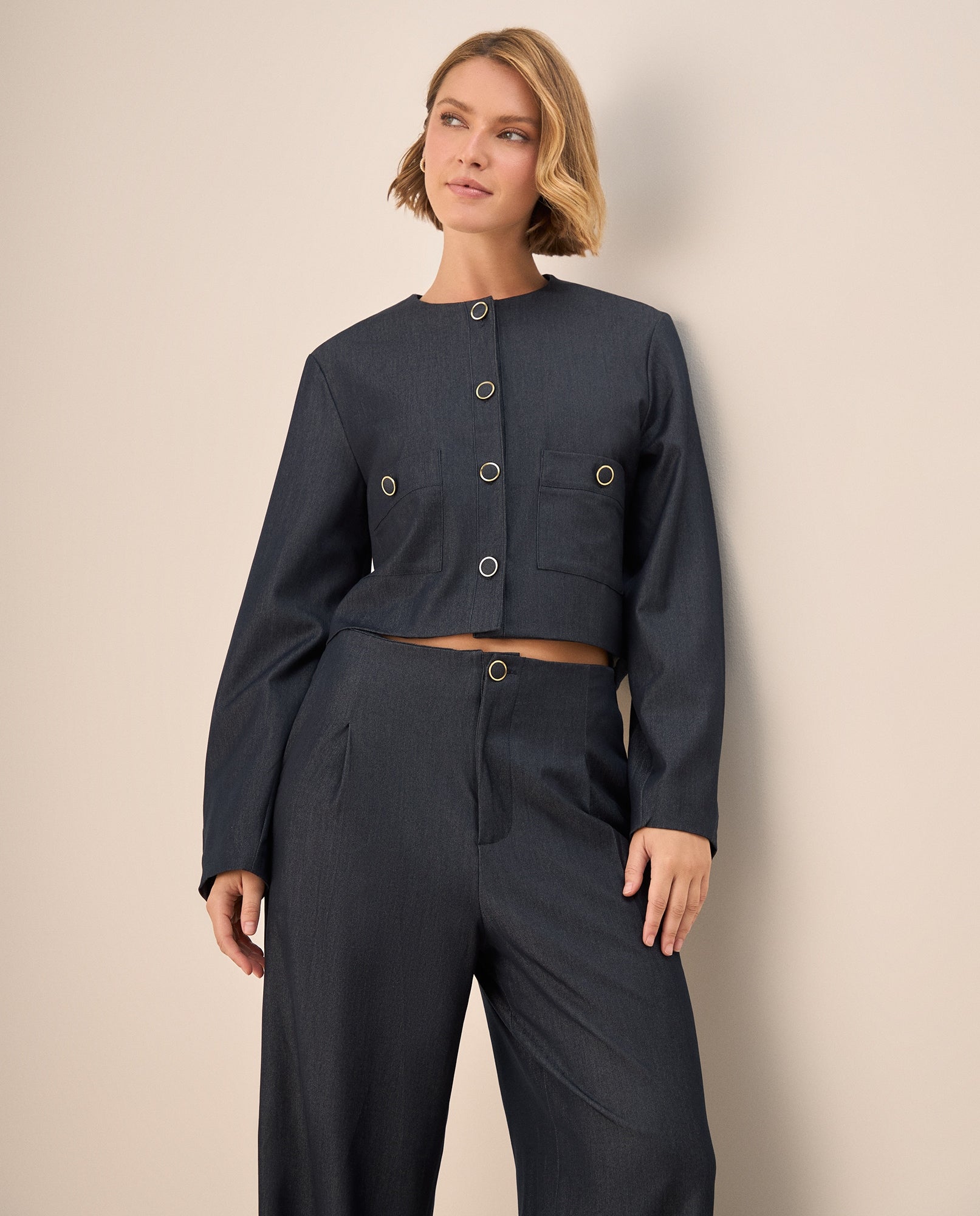Chaqueta Cropped con Detalles Dorados - Azul 34_429G218_AZU184432_0