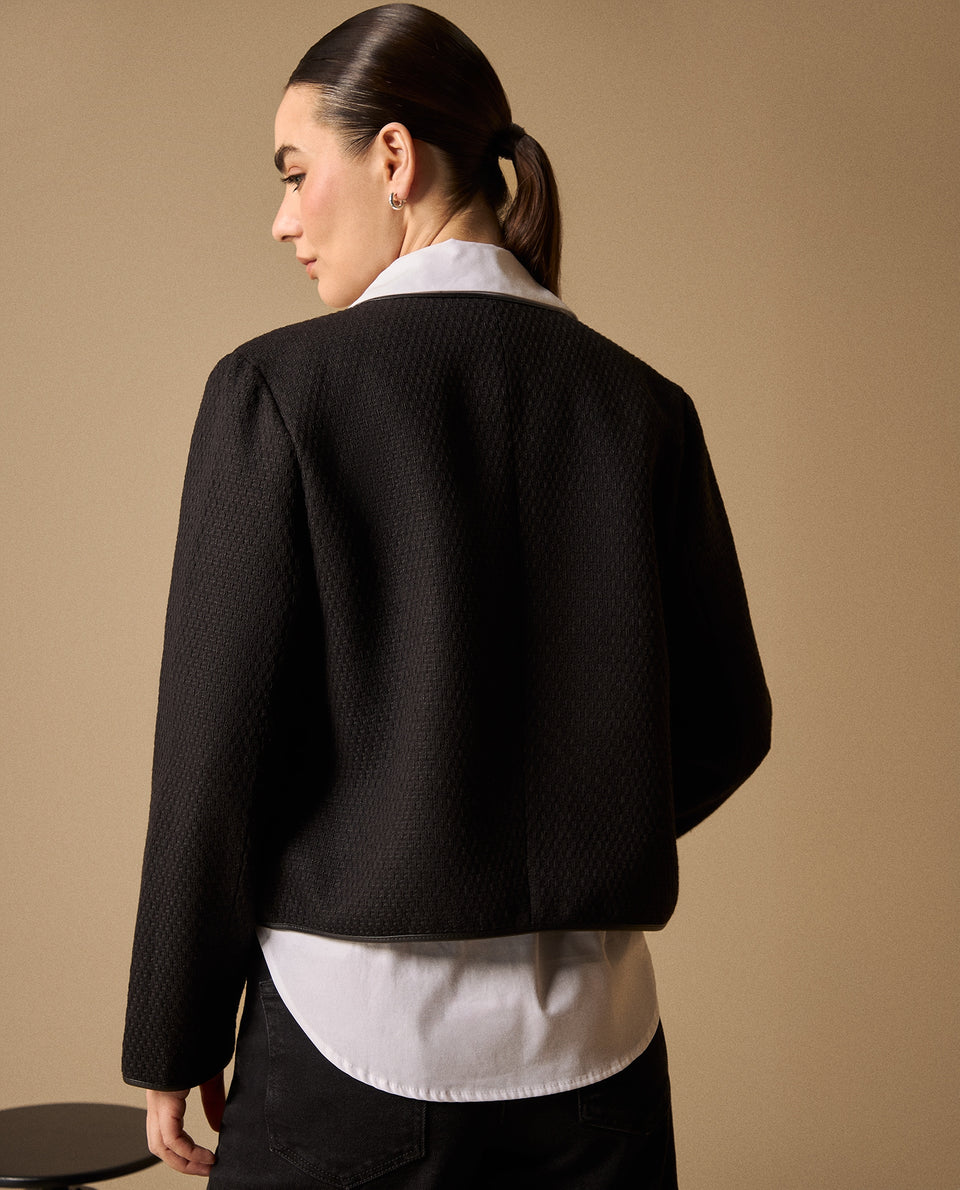 Blazer Negro con Textura Bouclé y Botones Dorados - Negro 34_429G221_NEG190303_5