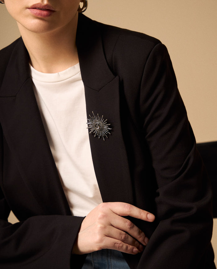 Blazer Negro con Broche Solar Decorativo - Negro 34_429G223_NEG190303_3