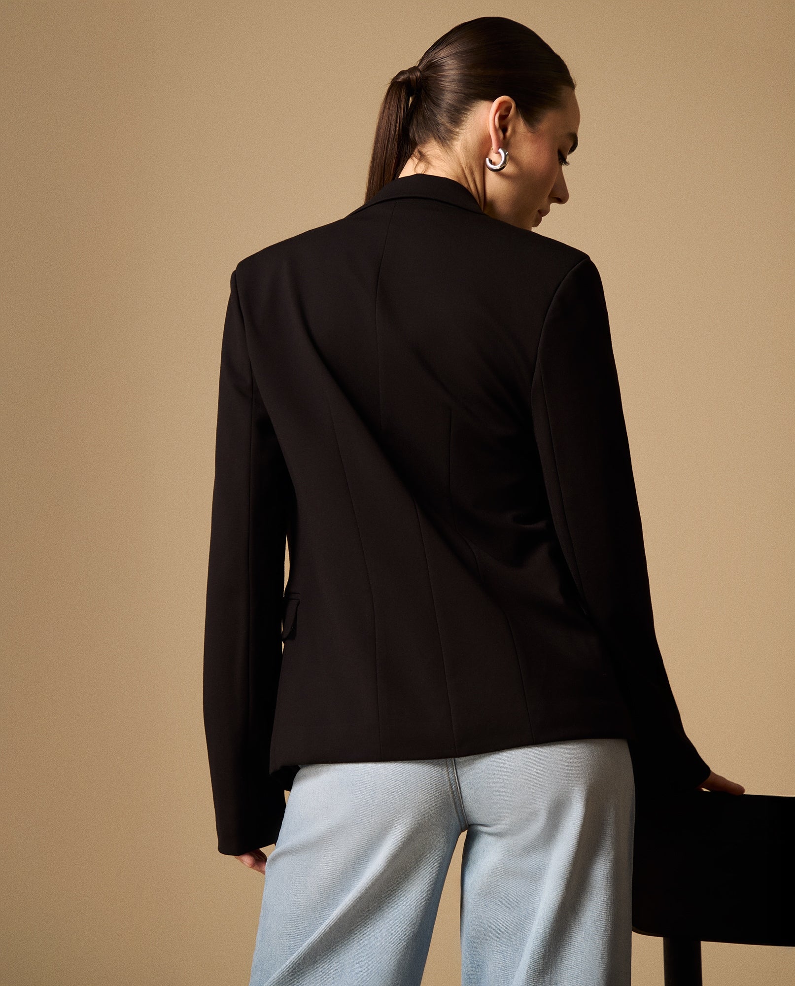 Blazer Negro con Broche Solar Decorativo - Negro 34_429G223_NEG190303_5