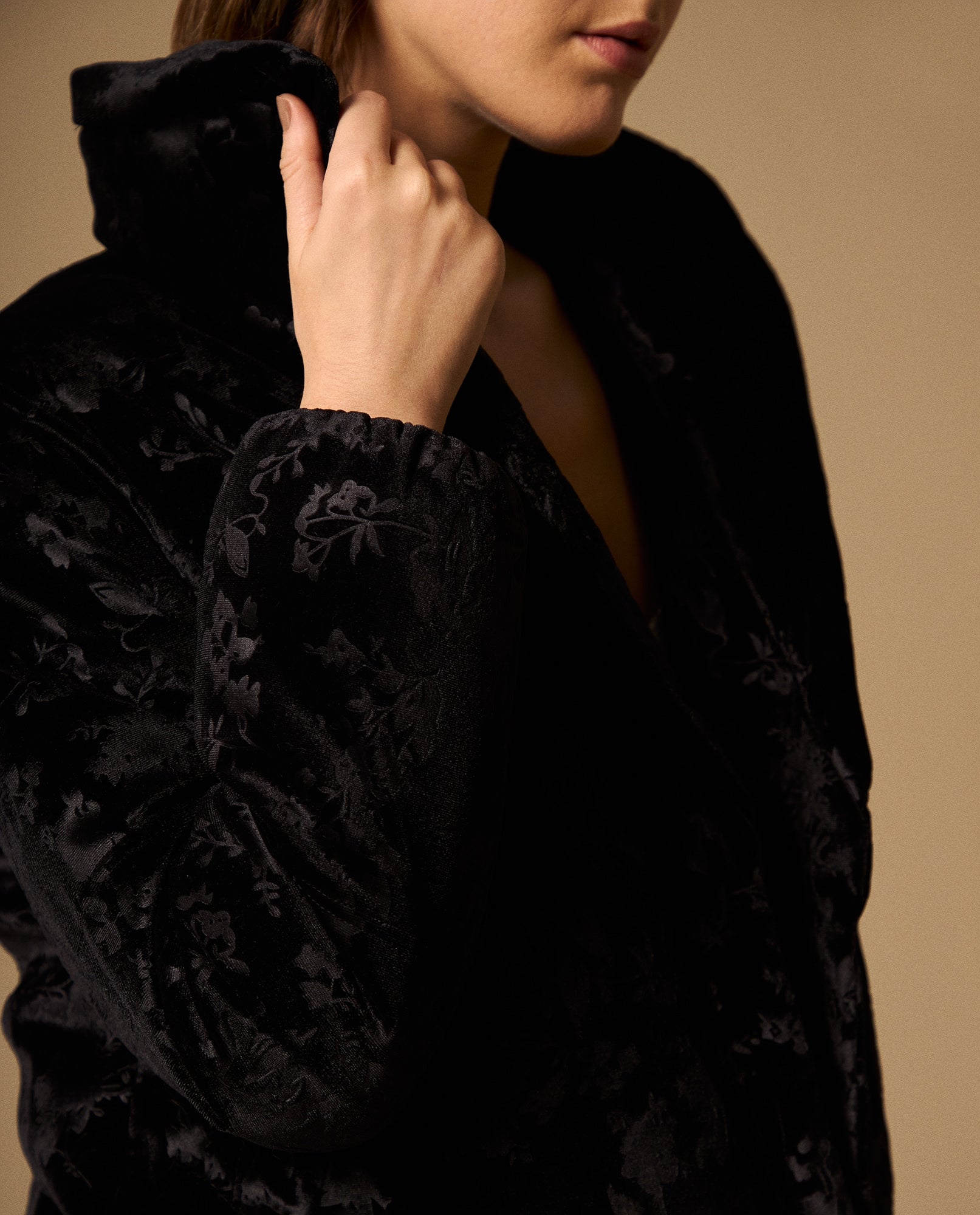 Chaqueta Acolchada Floral con Capucha Negro - Negro 34_429G226_NEG190303_5