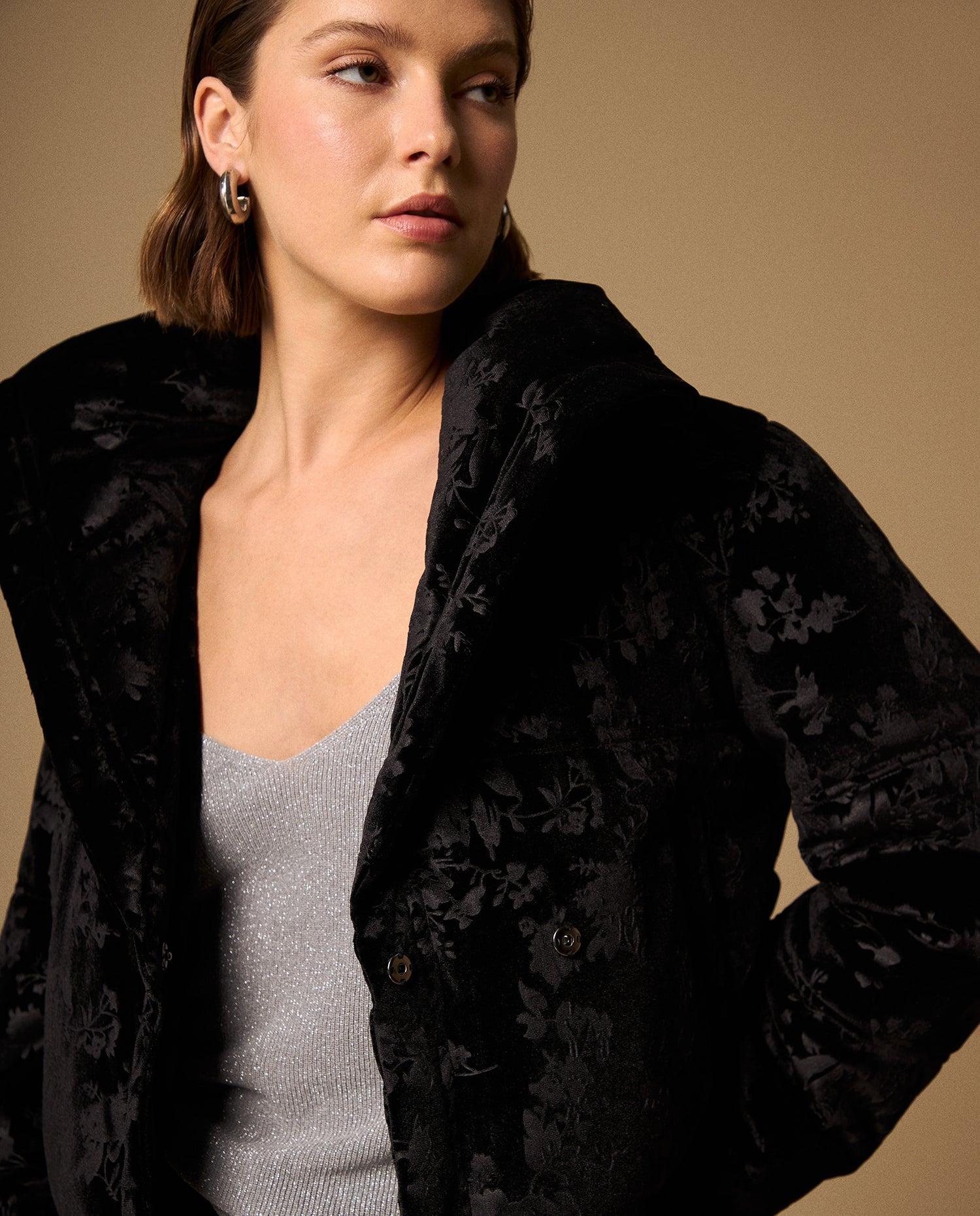 Chaqueta Acolchada Floral con Capucha Negro - Negro
