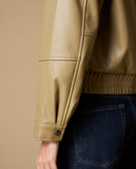 Chaqueta regular cuello alto piel sintética - Verde 34_429H201_VER180724_7