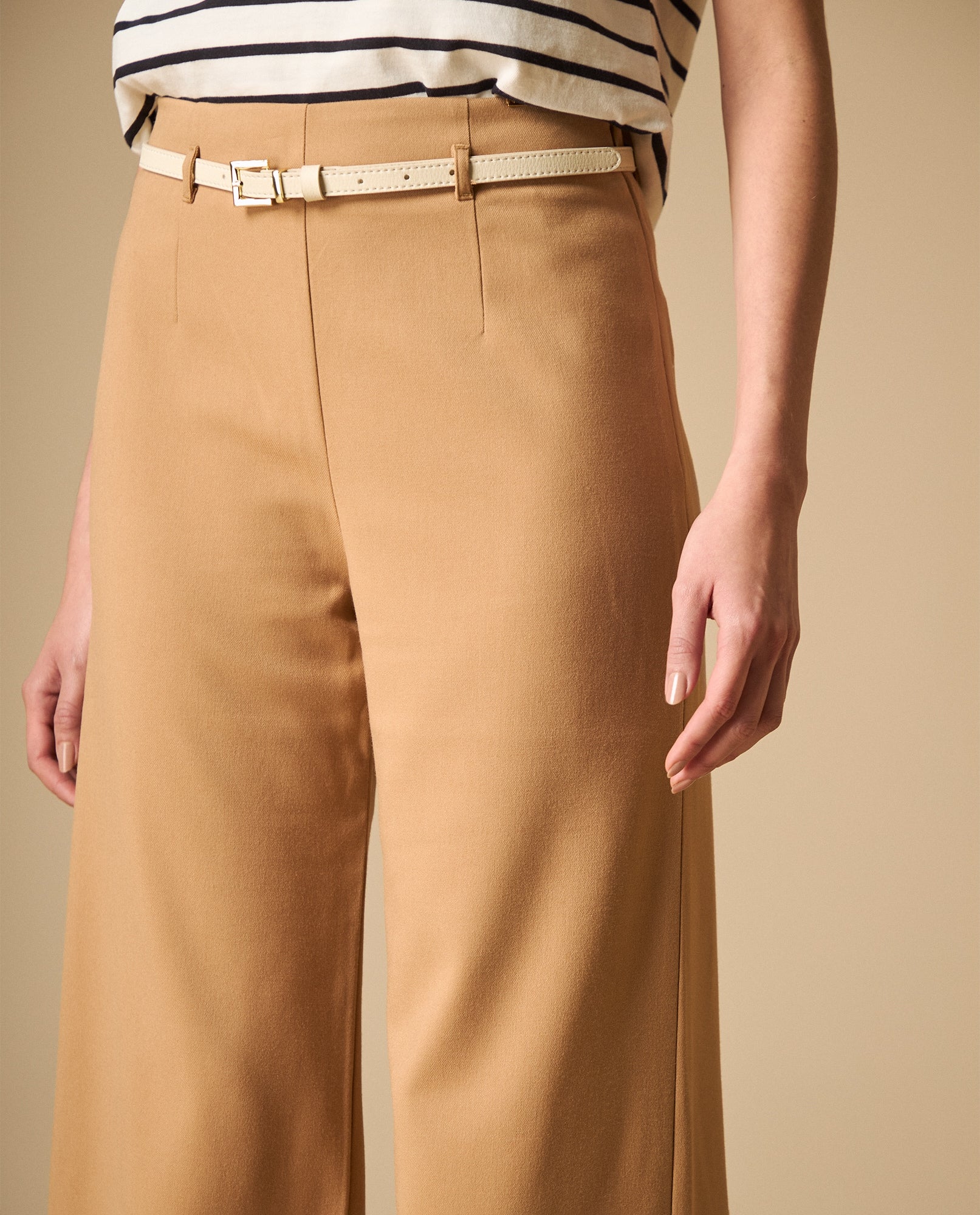Pantalón largo con pinzas frontales silueta recta - Café 34_431H000_CAF171320_4