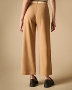 Pantalón largo con pinzas frontales silueta recta - Café