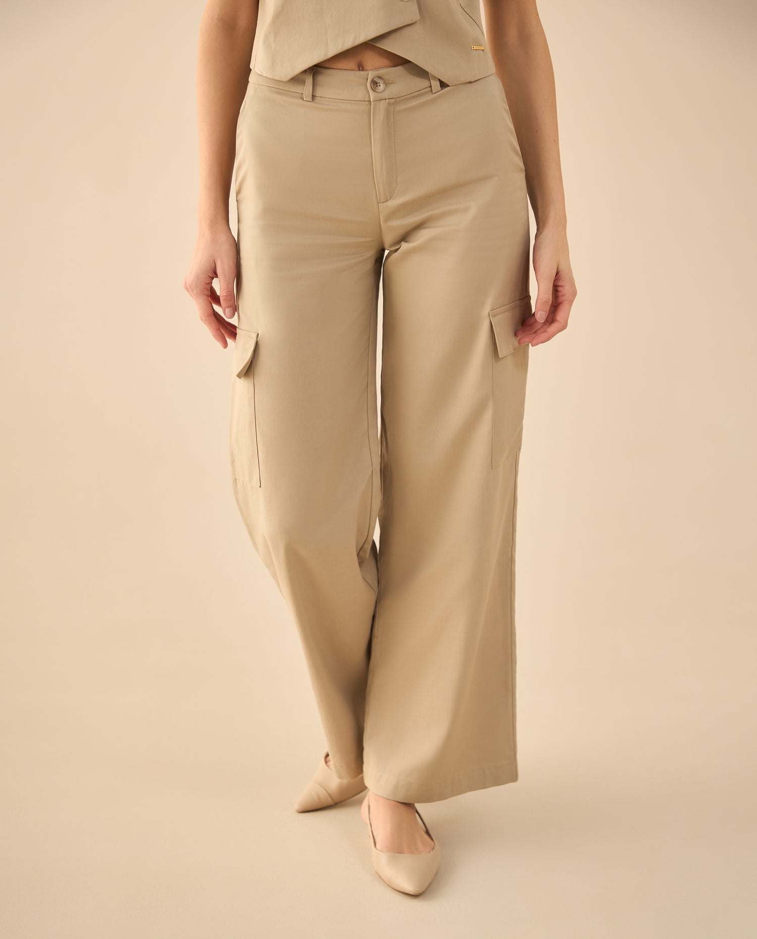 Pantalón tipo cargo para mujer - Beige