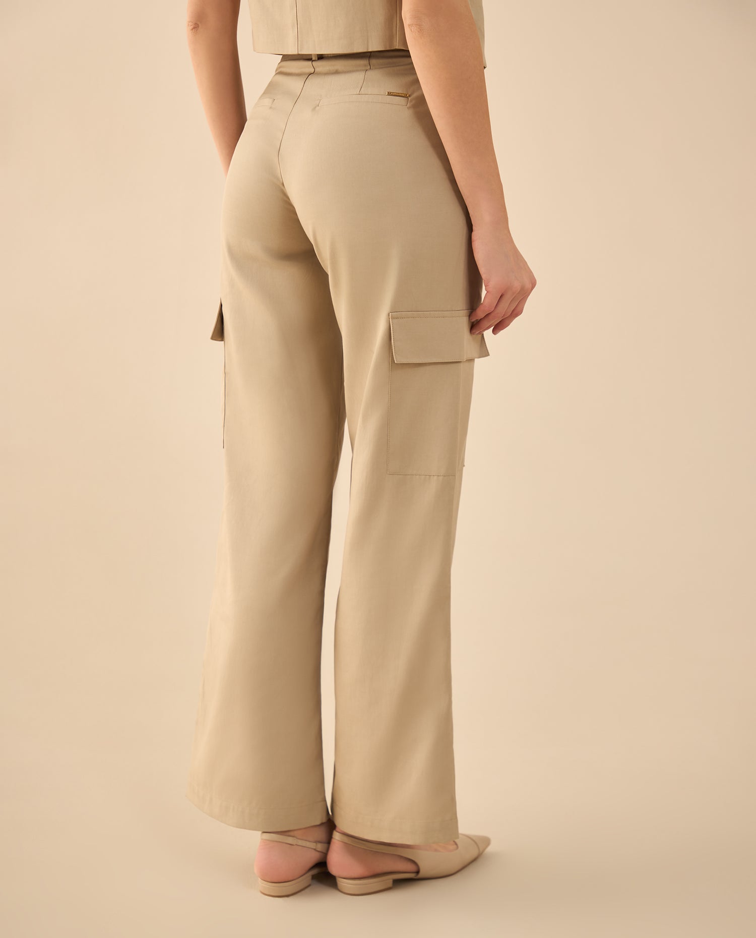 Pantalón tipo cargo para mujer - Beige