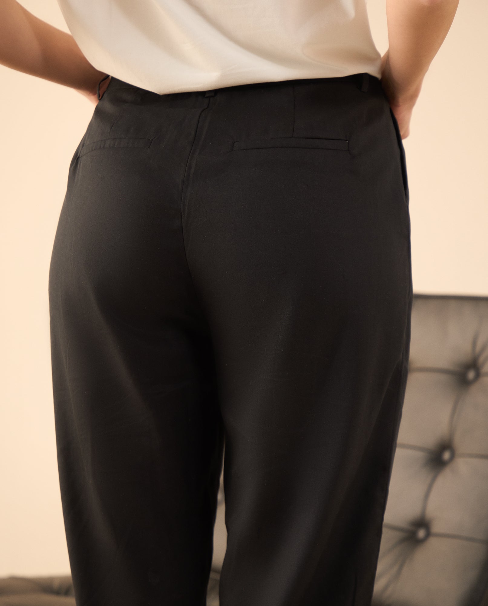 Pantalón de tela fluida para mujer - Negro 34_432G001_NEG190303_5