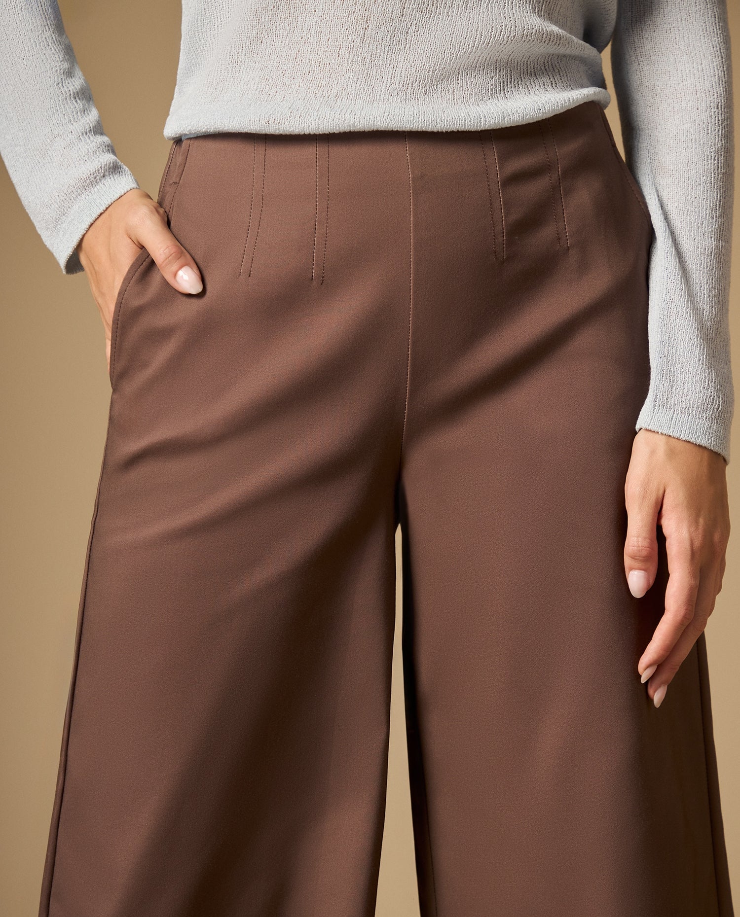 Pantalón culotte con pliegues frontales - Café