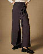Pantalón tipo pareo con amarre lateral silueta recta - Gris