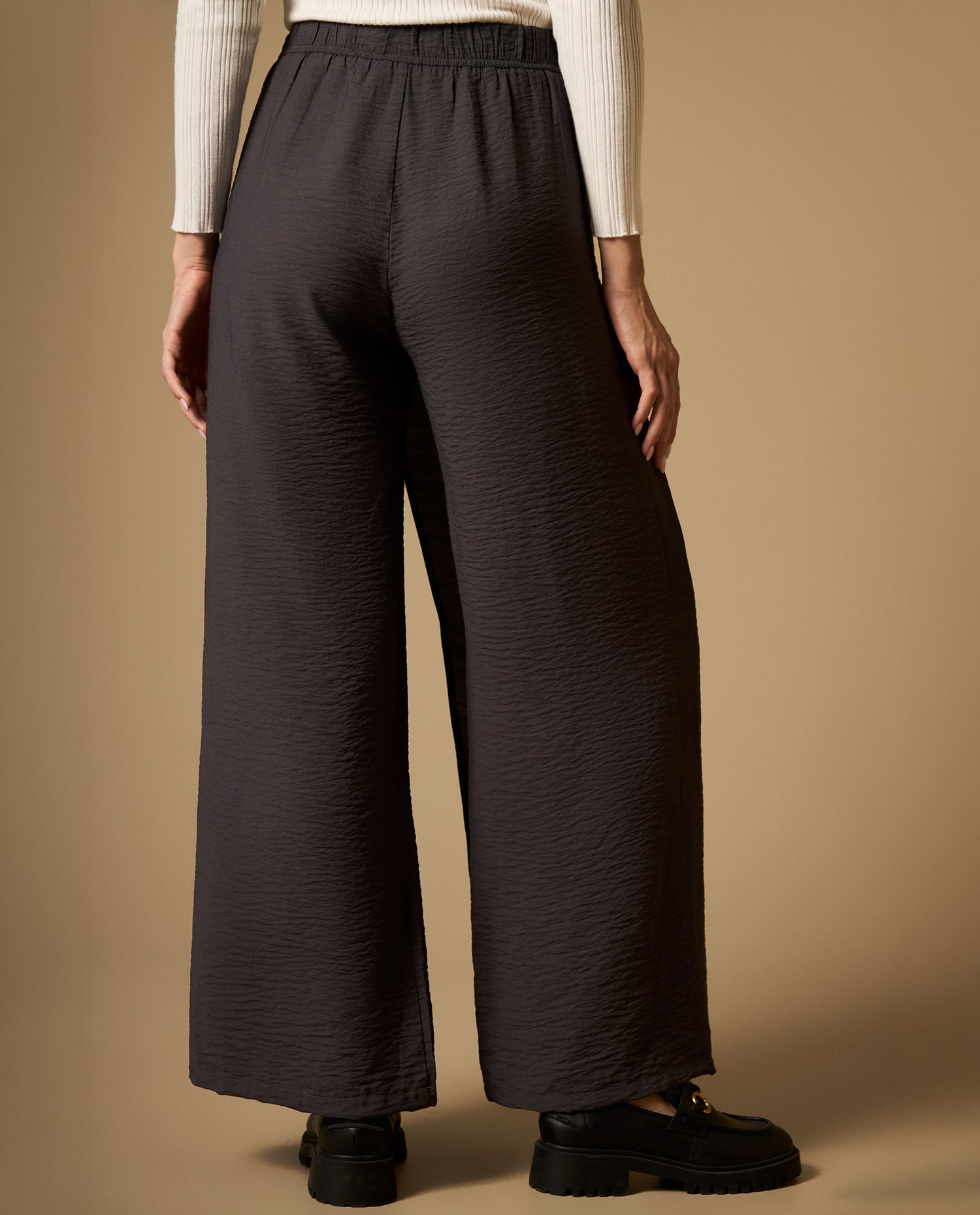 Pantalón tipo pareo con amarre lateral silueta recta - Gris