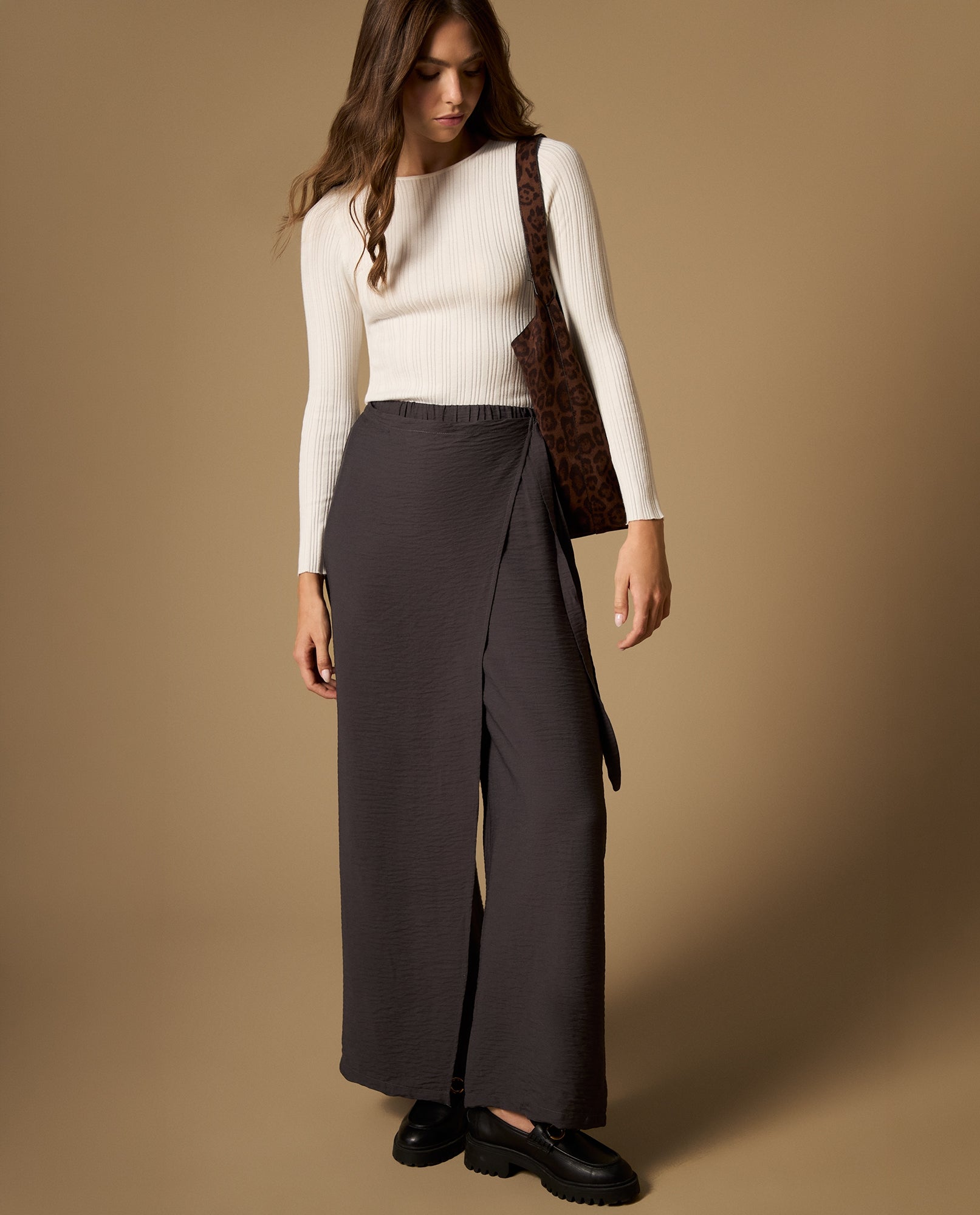 Pantalón tipo pareo con amarre lateral silueta recta - Gris 34_432H005_GRI194406_6