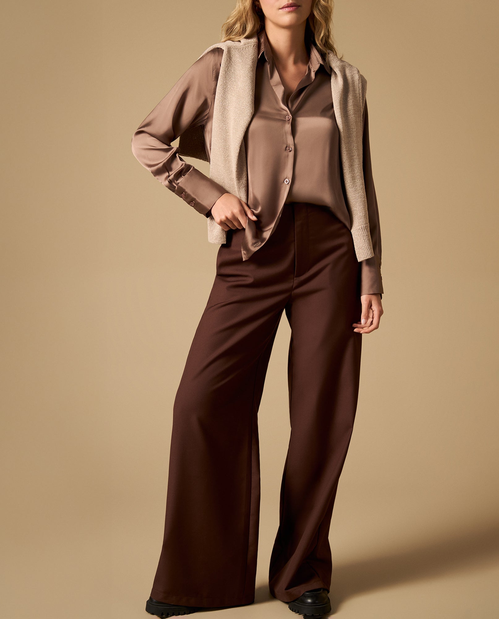 Pantalón culotte con costuras decorativas tiro medio - Café 34_432H203_CAF181222_0