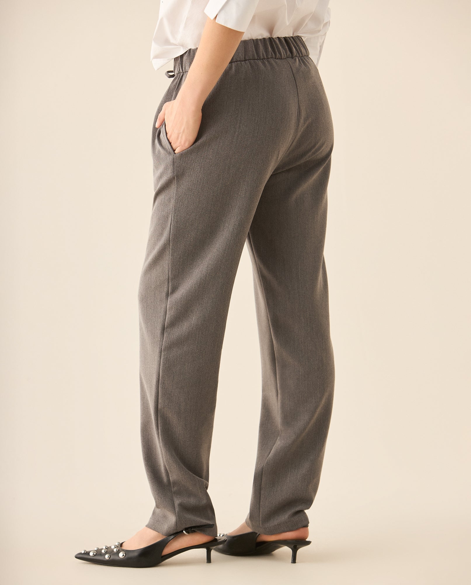 Pantalón de tela con elasticidad para mujer - Gris 34_433G010_GRI144503_5