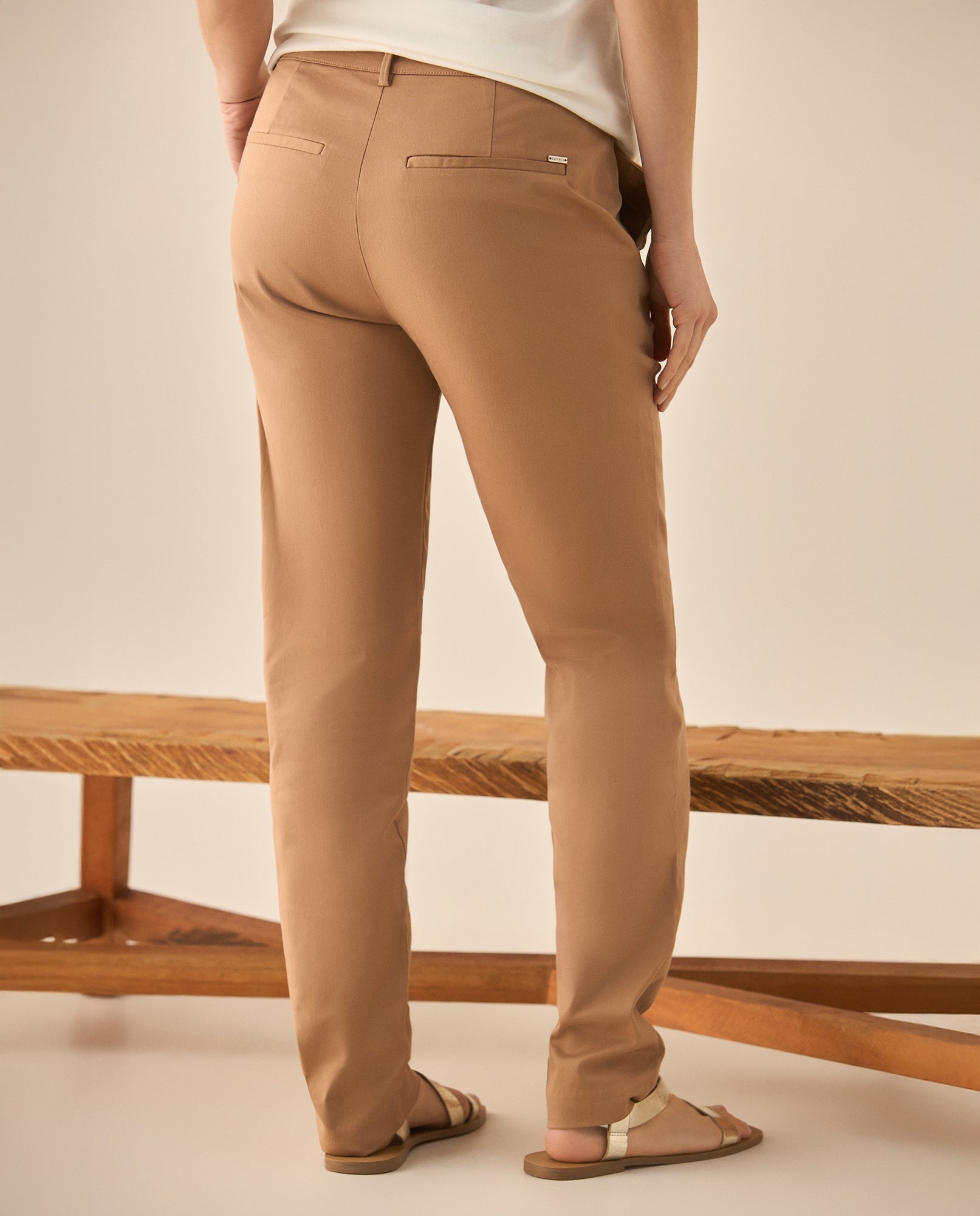 Pantalón clásico con bolsillos en diagonales para mujer  - Beige 34_433G014_BEI160806_5