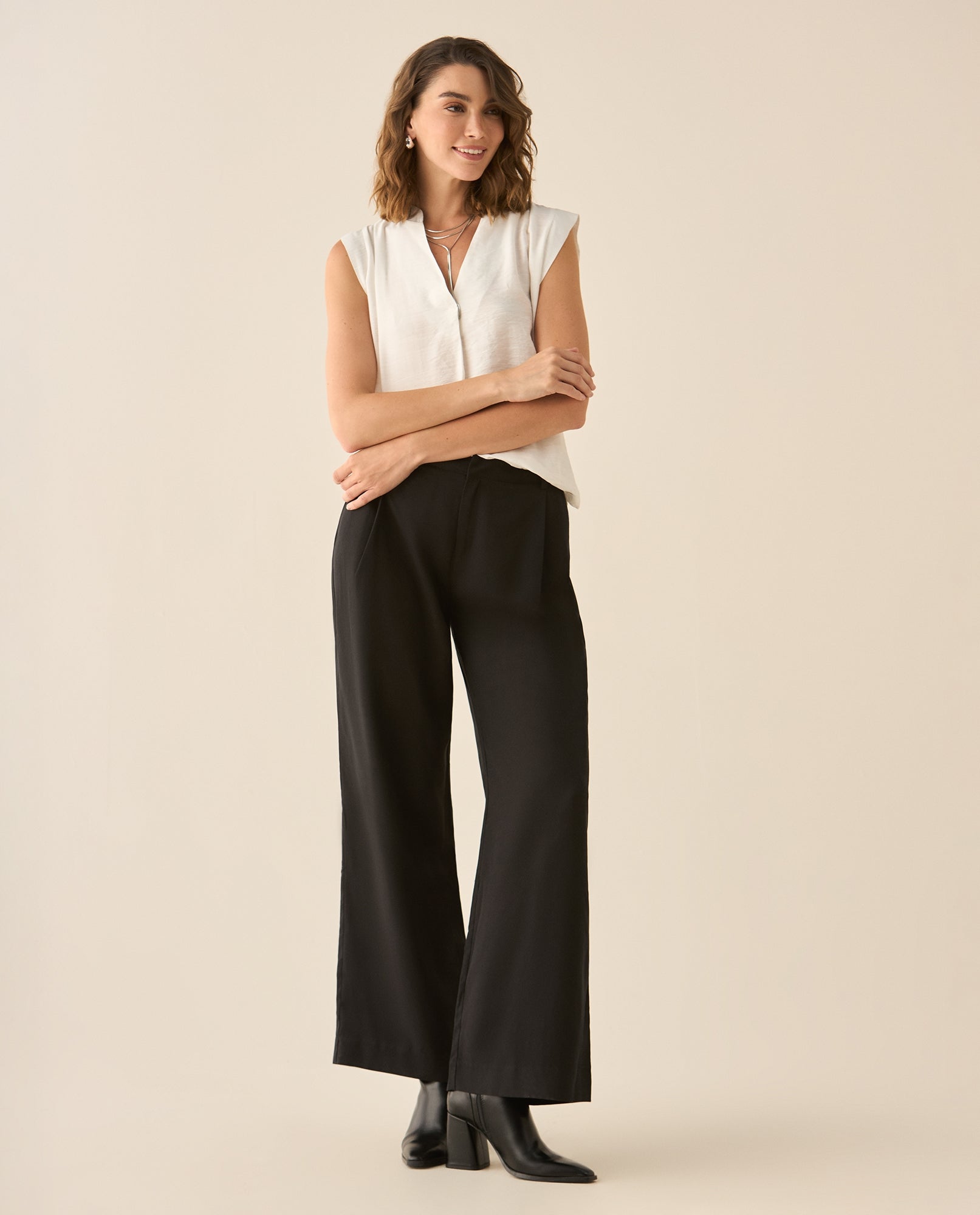 Pantalón bota recta con bolsillos de ribete en posterior para mujer - Negro 34_433G016_NEG190303_0