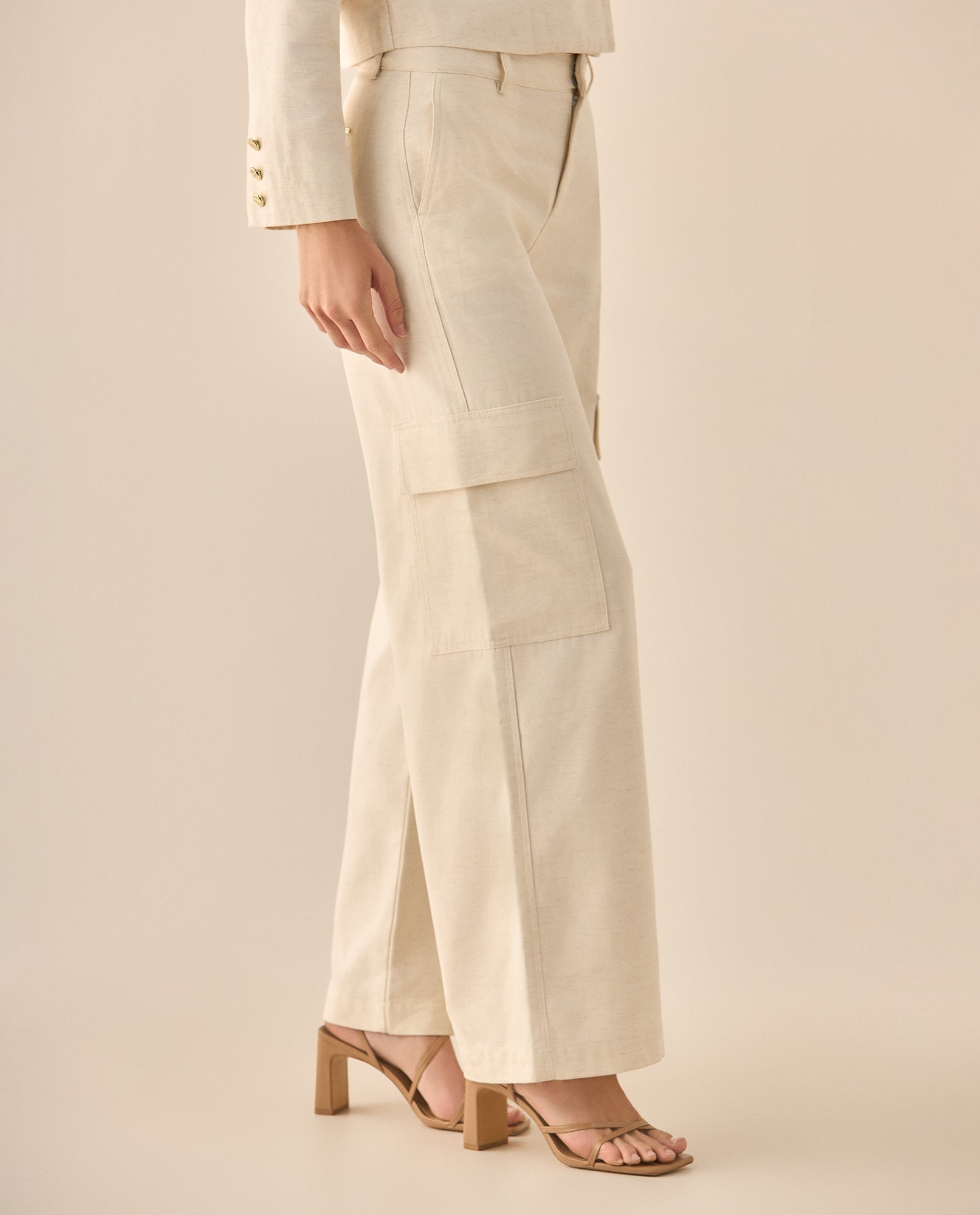 Pantalón tipo cargo para mujer - Crudo 34_433G021_CRU110105_4