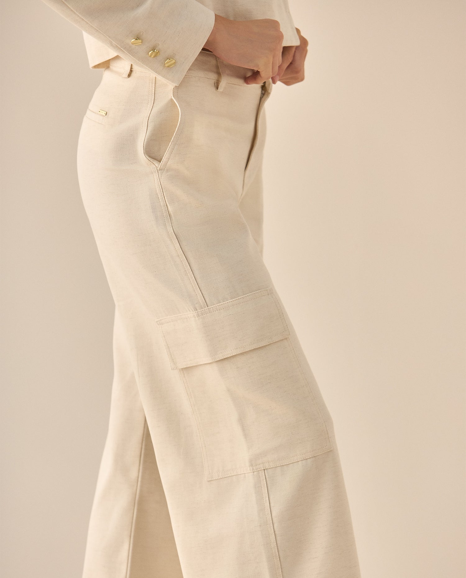 Pantalón tipo cargo para mujer - Crudo