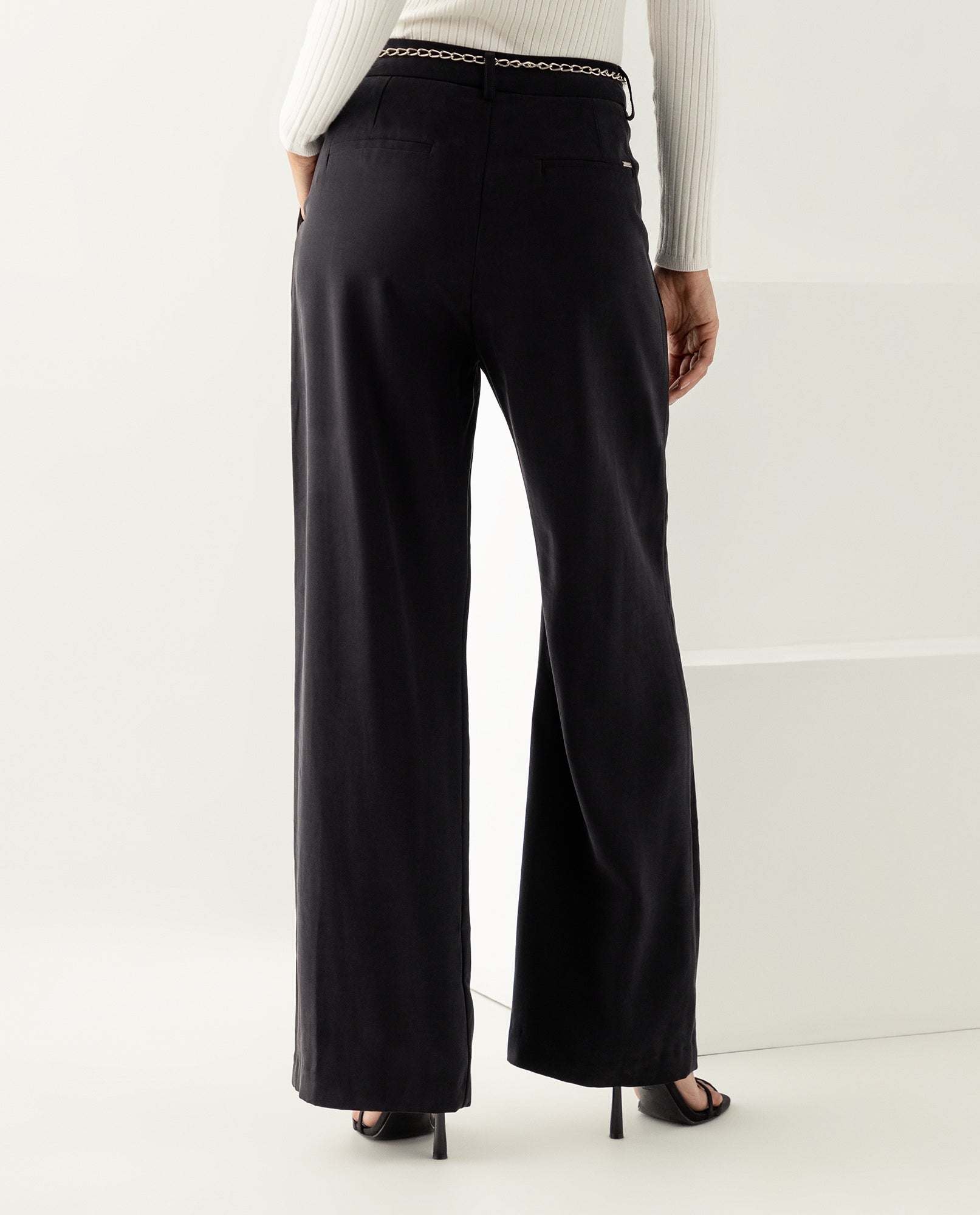 Pantalón con bolsillos laterales para mujer - Negro 34_439E000_NEG193909_4