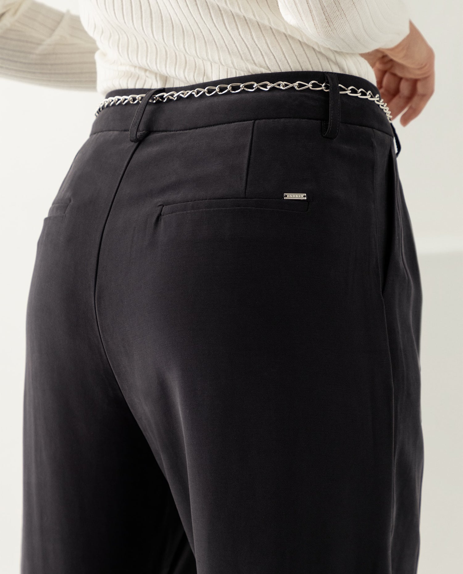 Pantalón con bolsillos laterales para mujer - Negro