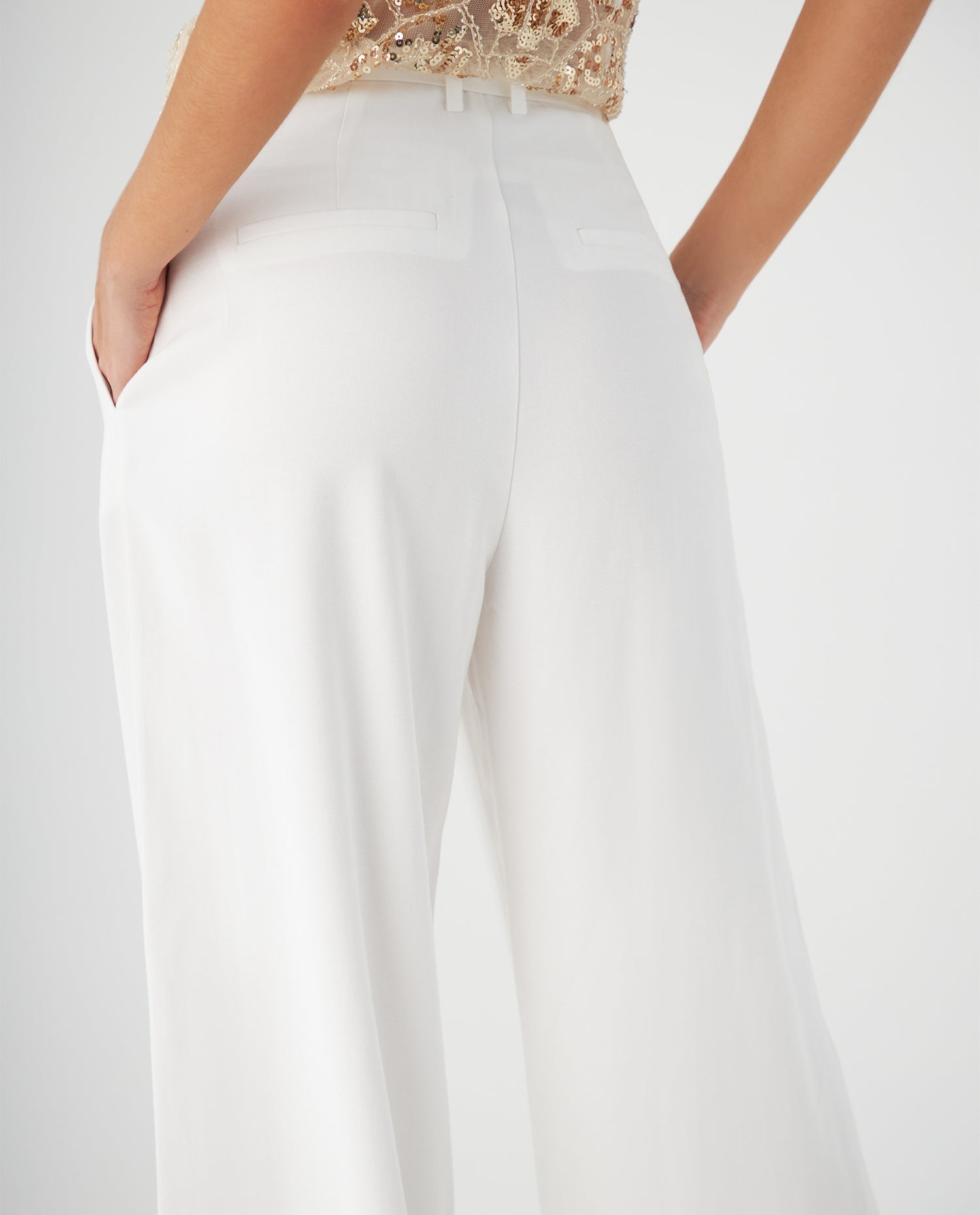 Pantalón con cinturón ajustable para mujer - Crudo