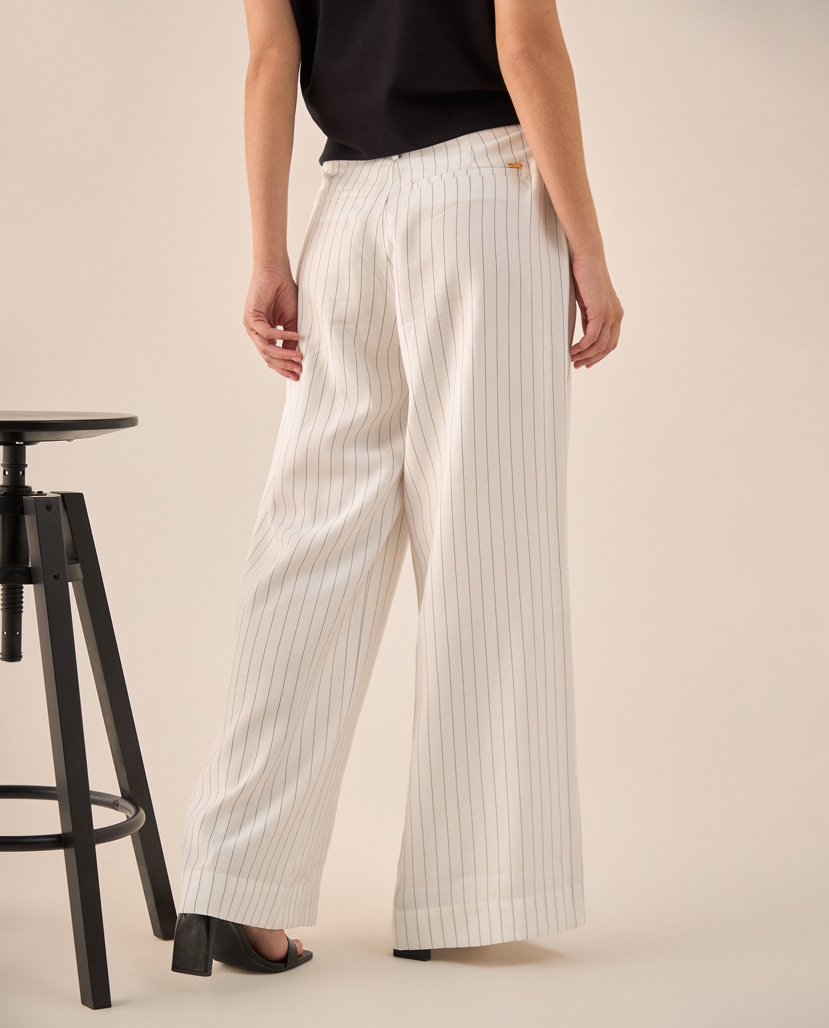 Pantalón Wide Leg con Rayas Verticales - Blanco 34_439G013_BLA110601_5