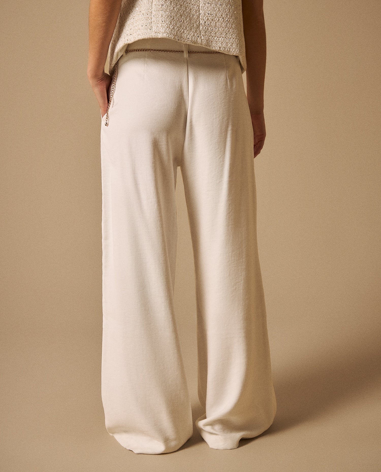 Pantalón Wide Leg con Cadena Dorada - Blanco