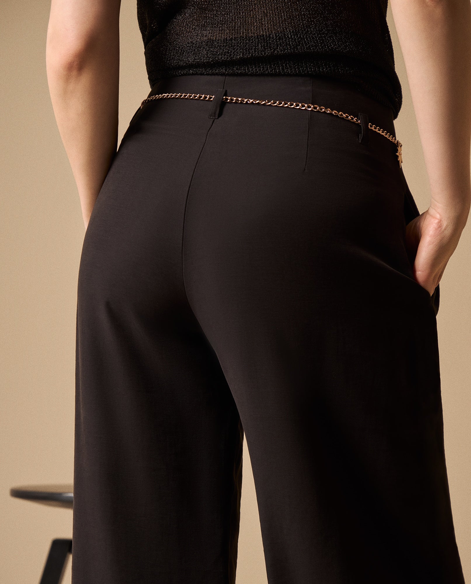 Pantalón Wide Leg con Cadena Dorada - Negro 34_439G017_NEG190303_6