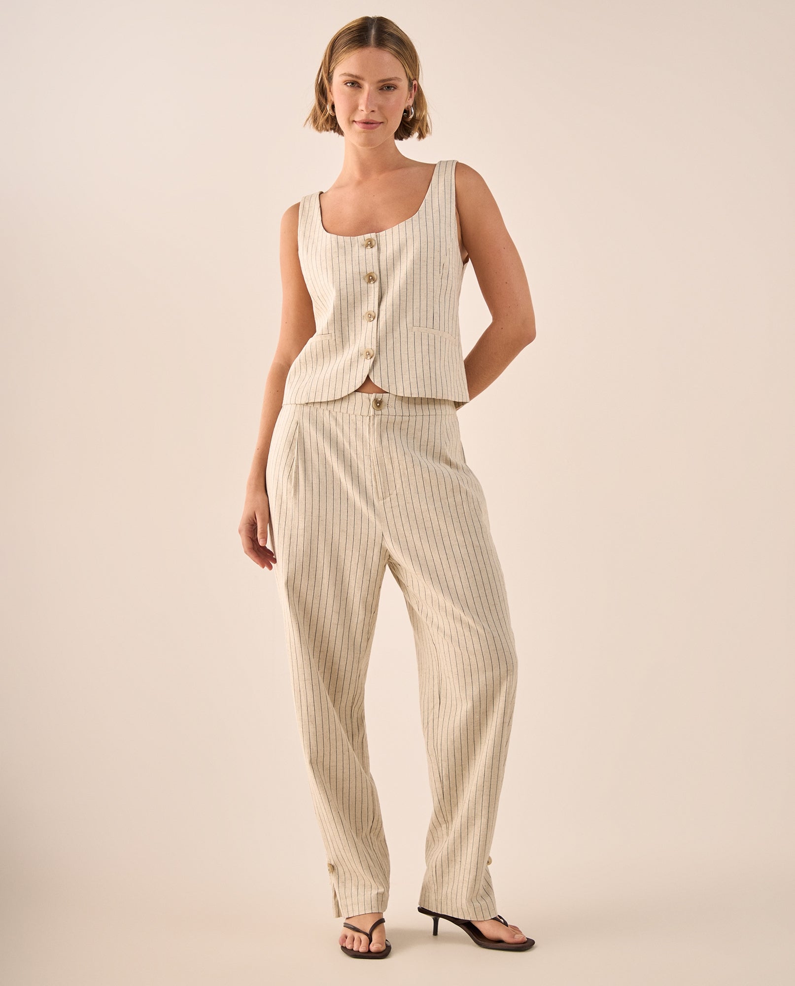 Pantalón Recto Rayas Beige con Detalle Dorado - Beige 34_439G210_BEI151304_0