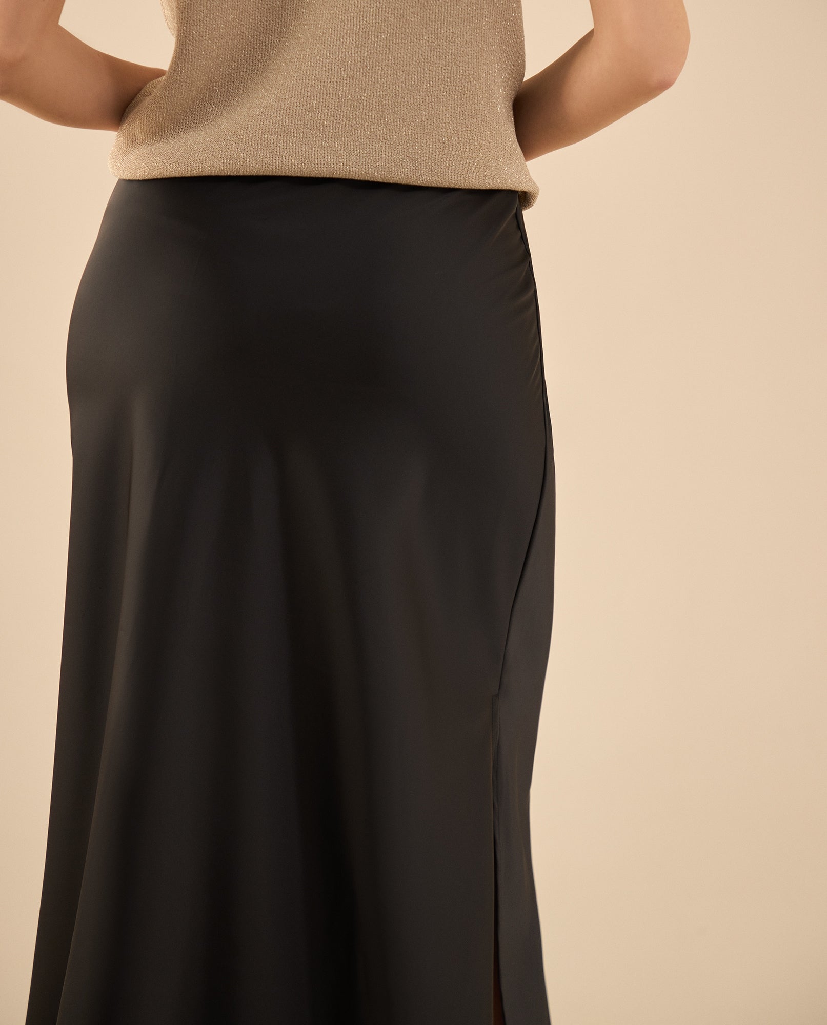 Falda larga en satín para mujer - Negro 34_442G101_NEG190303_5