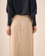 Falda Larga Beige con Abertura Frontal - Beige