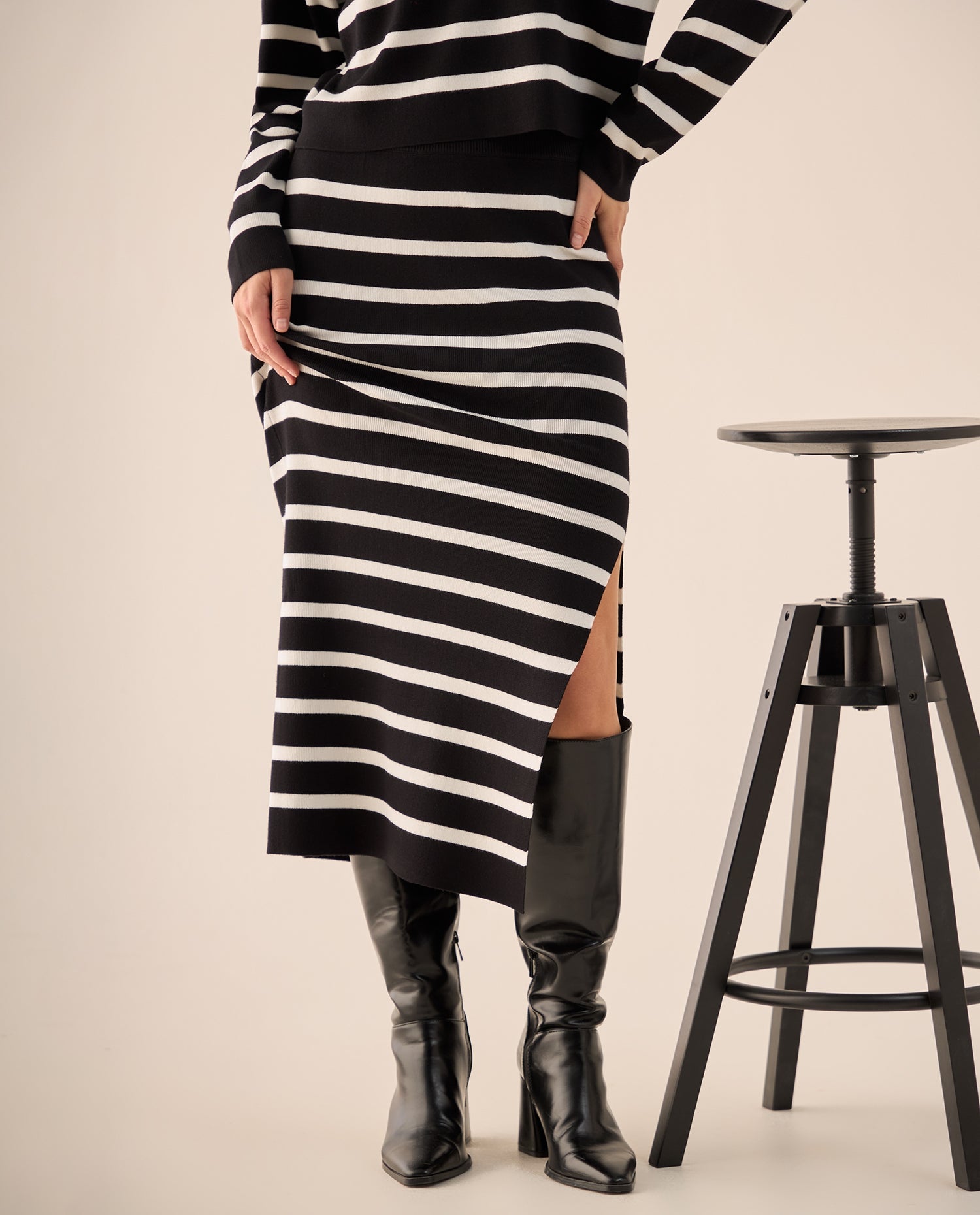 Falda Midi Tejida Rayas Negro y Blanco - Negro