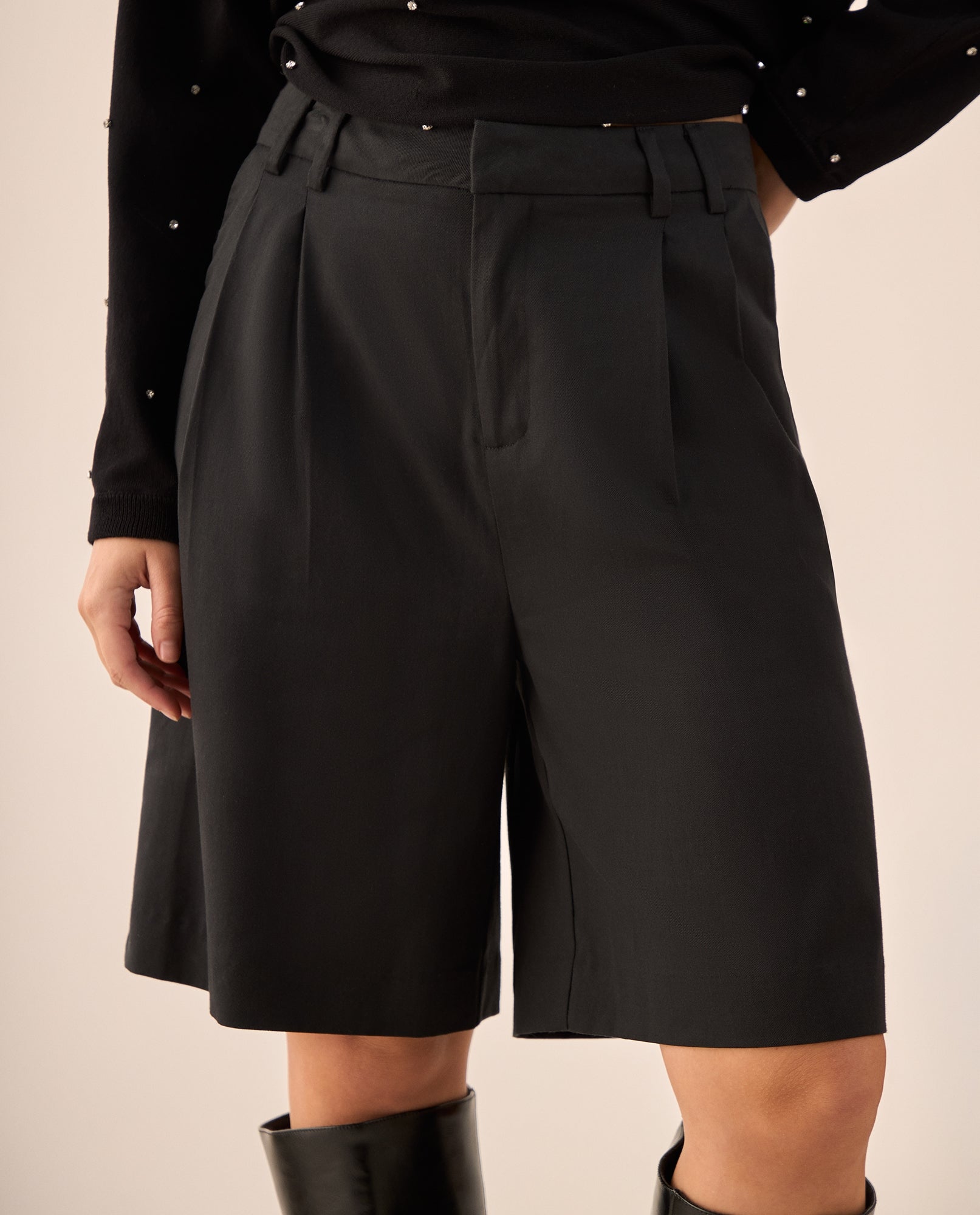 Shorts Negros Cintura Alta con Pliegues - Negro 34_459G200_NEG190303_4