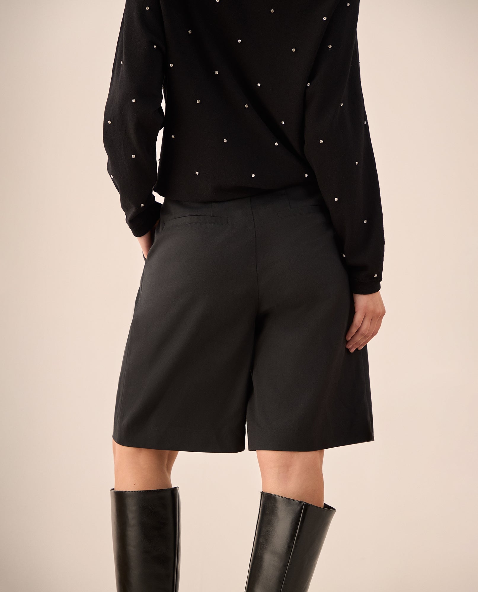 Shorts Negros Cintura Alta con Pliegues - Negro 34_459G200_NEG190303_6