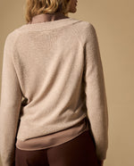 Suéter tejido cardigan con escote V y brillo sutil - Beige