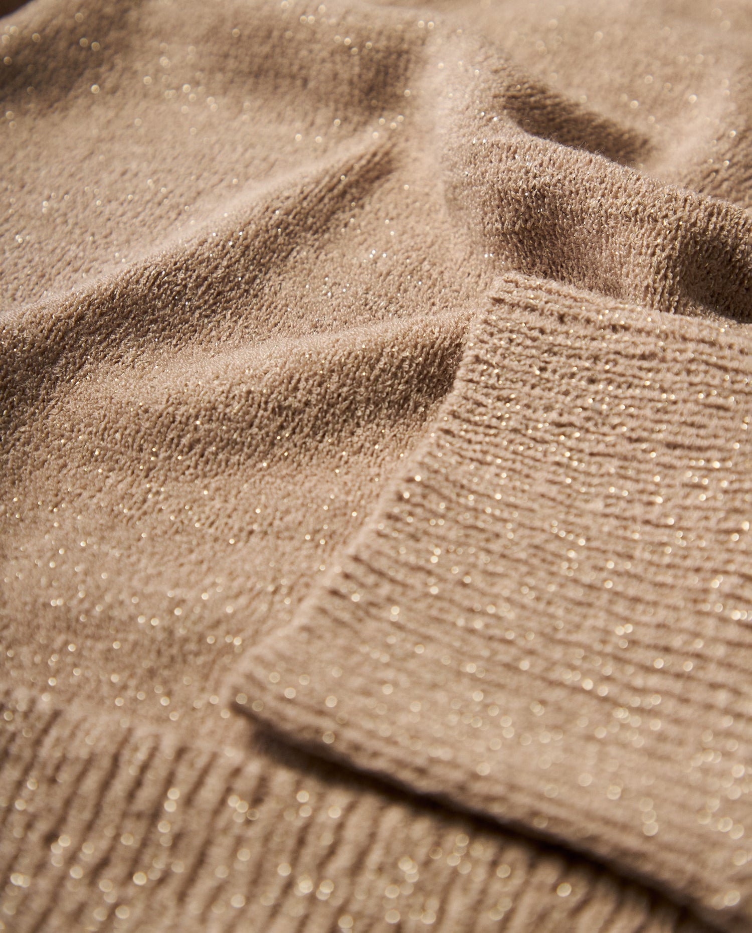 Suéter tejido cardigan con escote V y brillo sutil - Beige