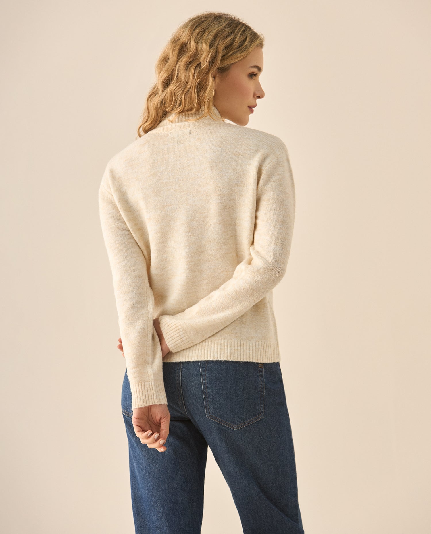 Buzo de cuello alto y textura suave para mujer  - Beige