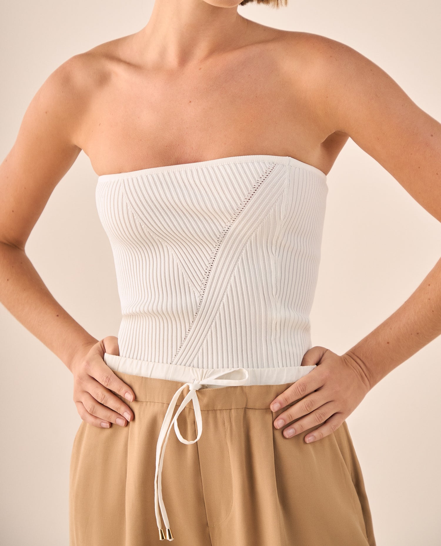 Top Strapless Acanalado con Detalle Diagonal - Blanco