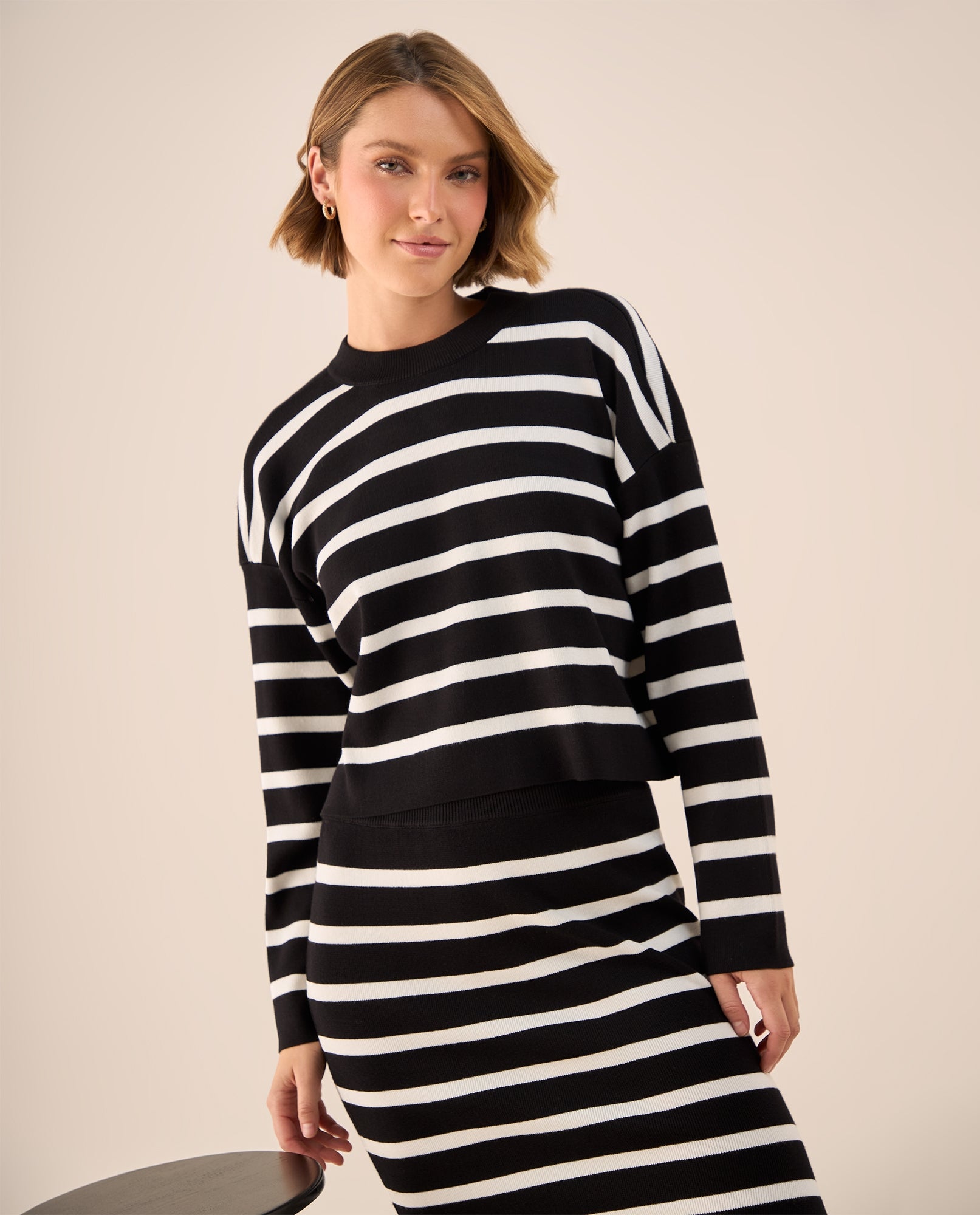 Suéter Tejido Rayas Negro y Blanco Oversized - Negro 34_469G214_NEG190303_4