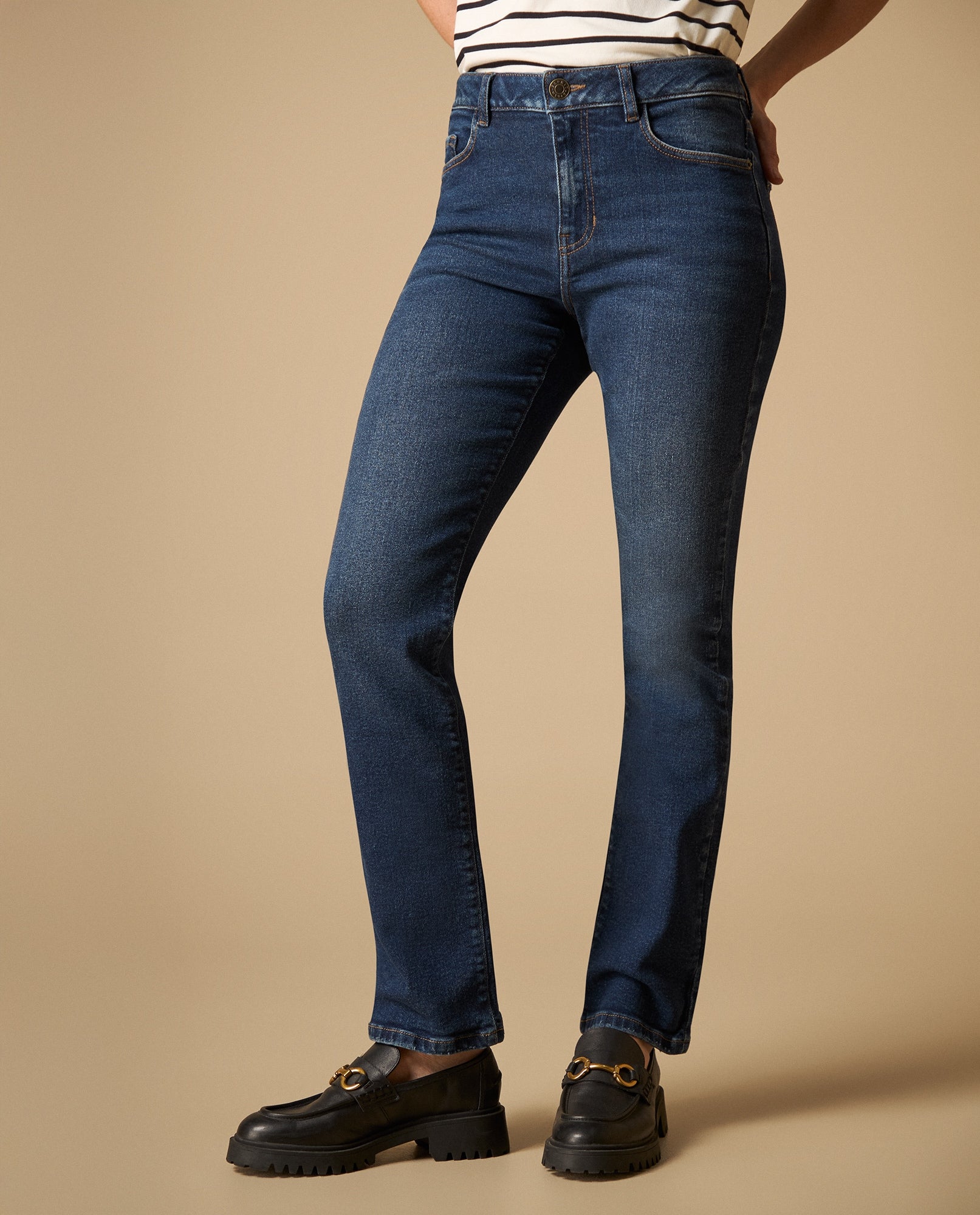 Jean straight de pierna recta tiro medio - Azul 34_471H000_AZU193933_3