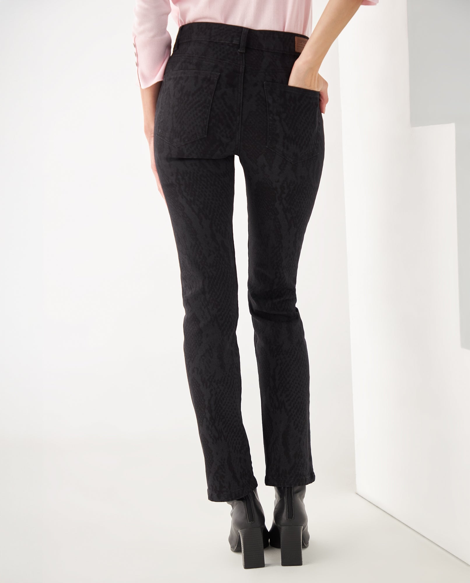Jean Boot cut cinco bolsillos para mujer - Negro 34_472F004_NEG193909_4