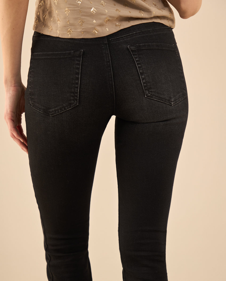 Jean Slim en black denim para mujer - Negro 34_472G008_NEG193909_5