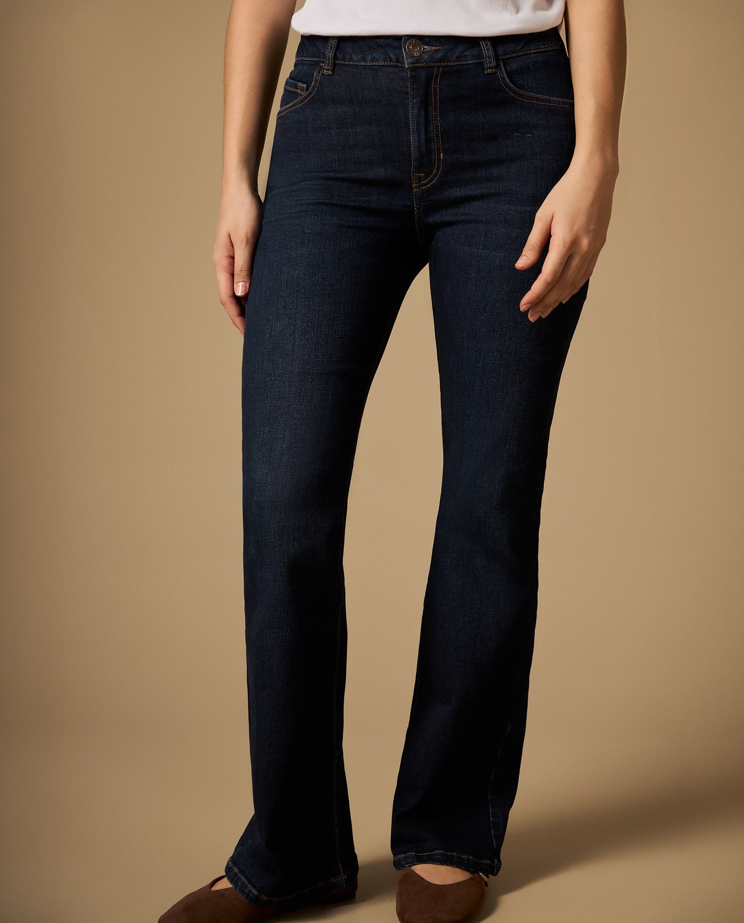Jean flare tiro medio con apertura amplia tipo campana - Azul