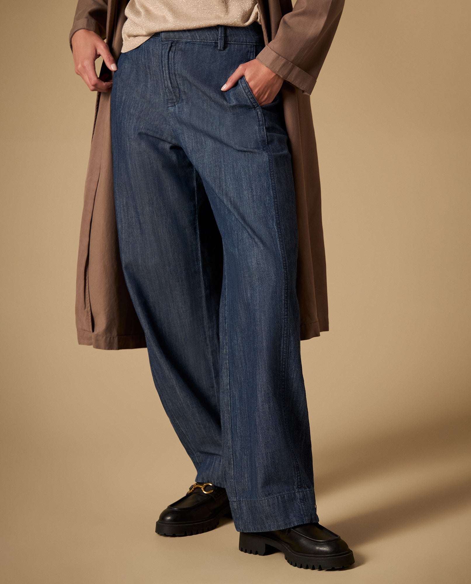 Jean barrel tiro medio silueta curva - Azul 34_472H012_AZU193933_3