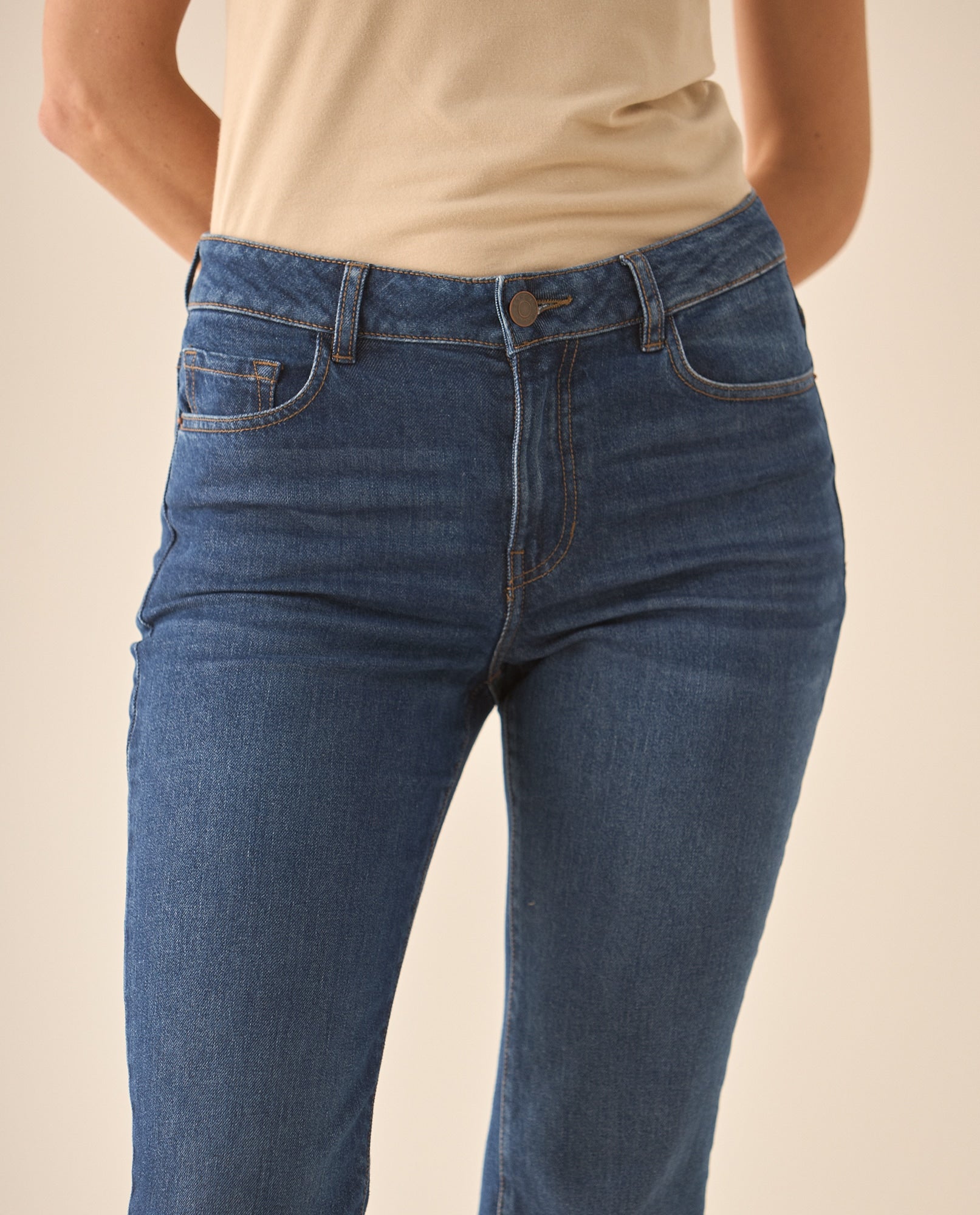 Jean Boot cut tono medio oscuro para mujer - Azul 34_473G002_AZU193933_4