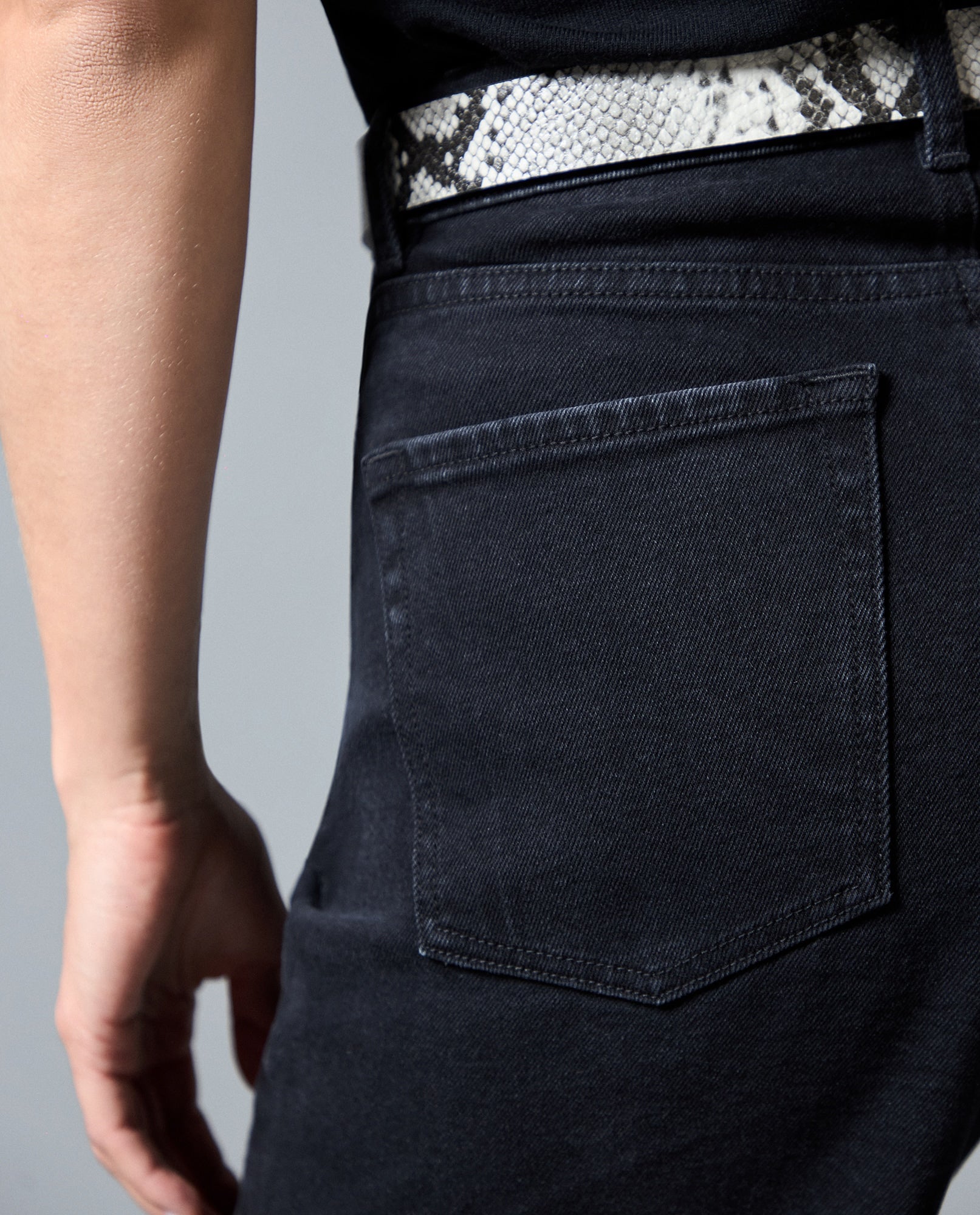 Jean Barrel Relaxed Tobillero - Negro 34_473H000_NEG193909_4