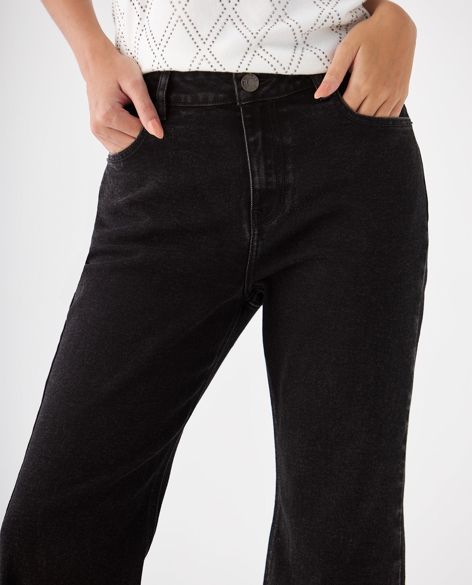 Jean Bootcut black denim para mujer - Negro 34_479F009_NEG193909_5