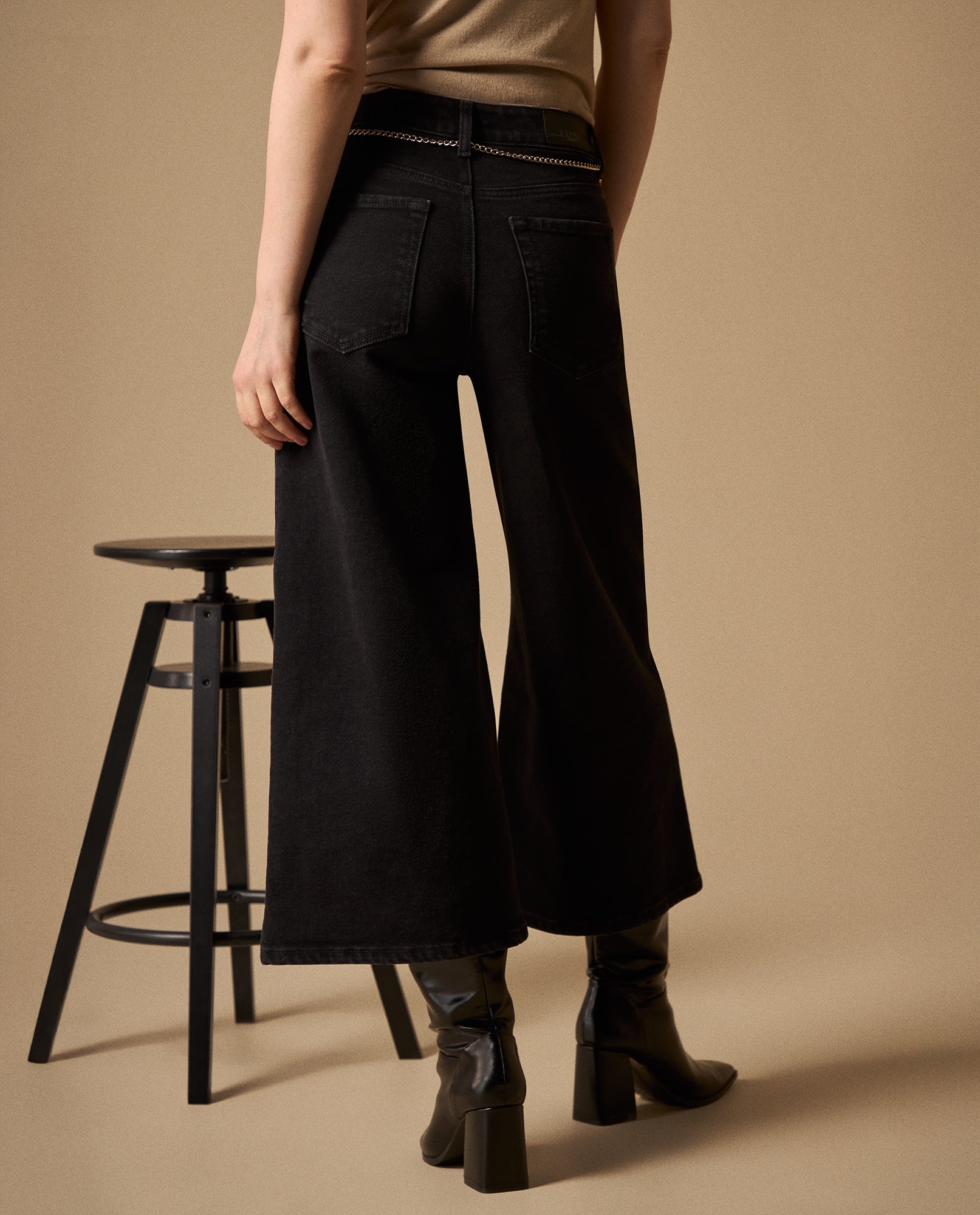 Jean Culotte Negro con Cadena Decorativa - Negro 34_479G010_NEG193909_5