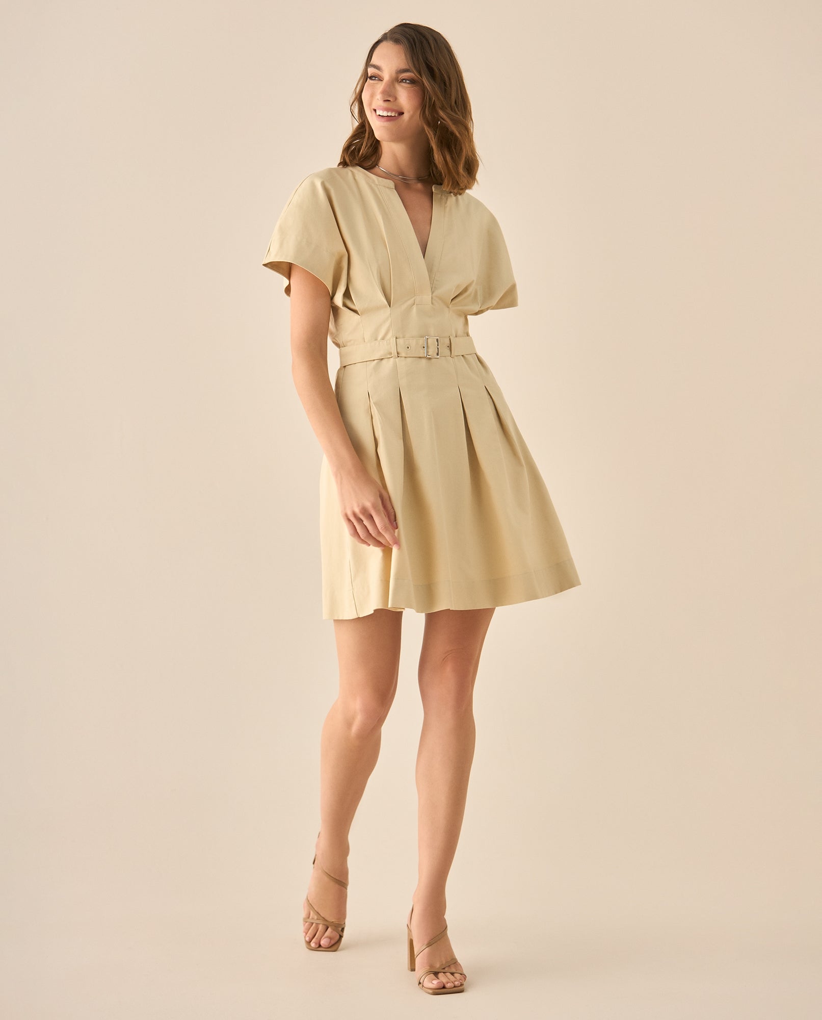 Vestido corto con tablas para mujer  - Beige 34_493G000_BEI131105_0