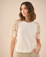 Camiseta con detalles desagujados para mujer - Beige